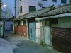 Alley near a bus stop (© Matthias Ley)