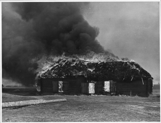 Dieter Keller: Brennendes Haus, 1941 (courtesy of Galerie Berinson, Berlin)