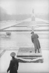 Berlin, Treptow, Soviet War Memorial, February 1993 (© Jürgen Graetz)