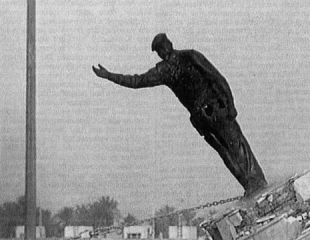 Toppling Saddam Hussein's Statue