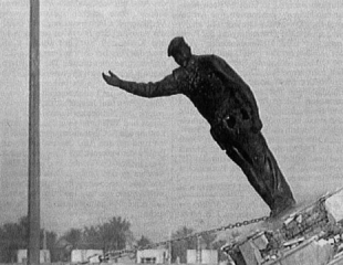 Toppling Saddam Hussein's Statue