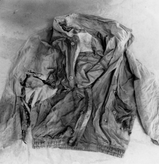 © Frauke Eigen, Fundstücke Kosovo 2000 - Jacke, IWM ART 16804 11